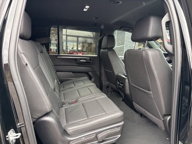 Used 2025 Chevrolet Suburban Z71 image 12