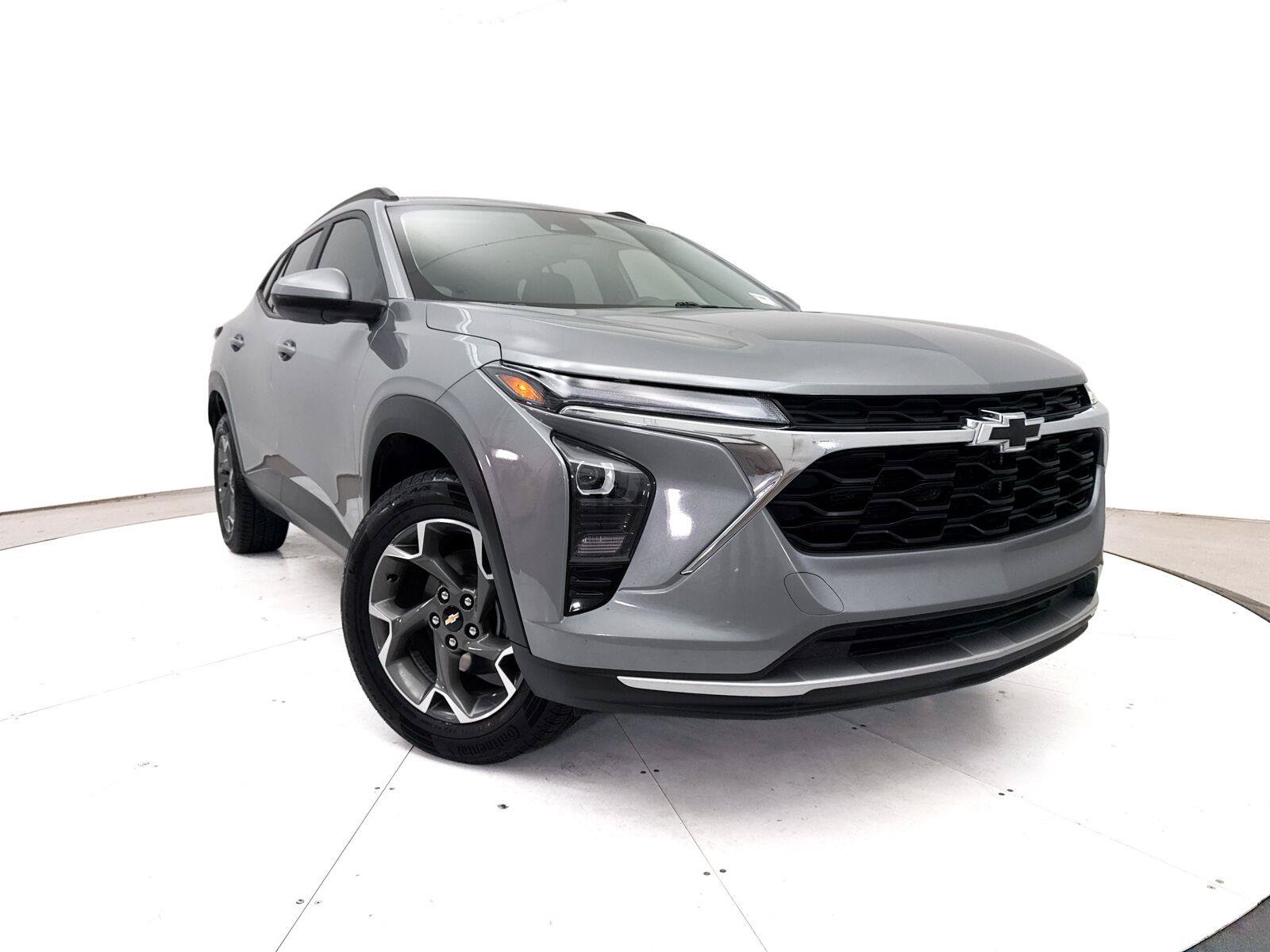 Used 2024 Chevrolet Trax LT w/ Driver Confidence Package FWD image 1