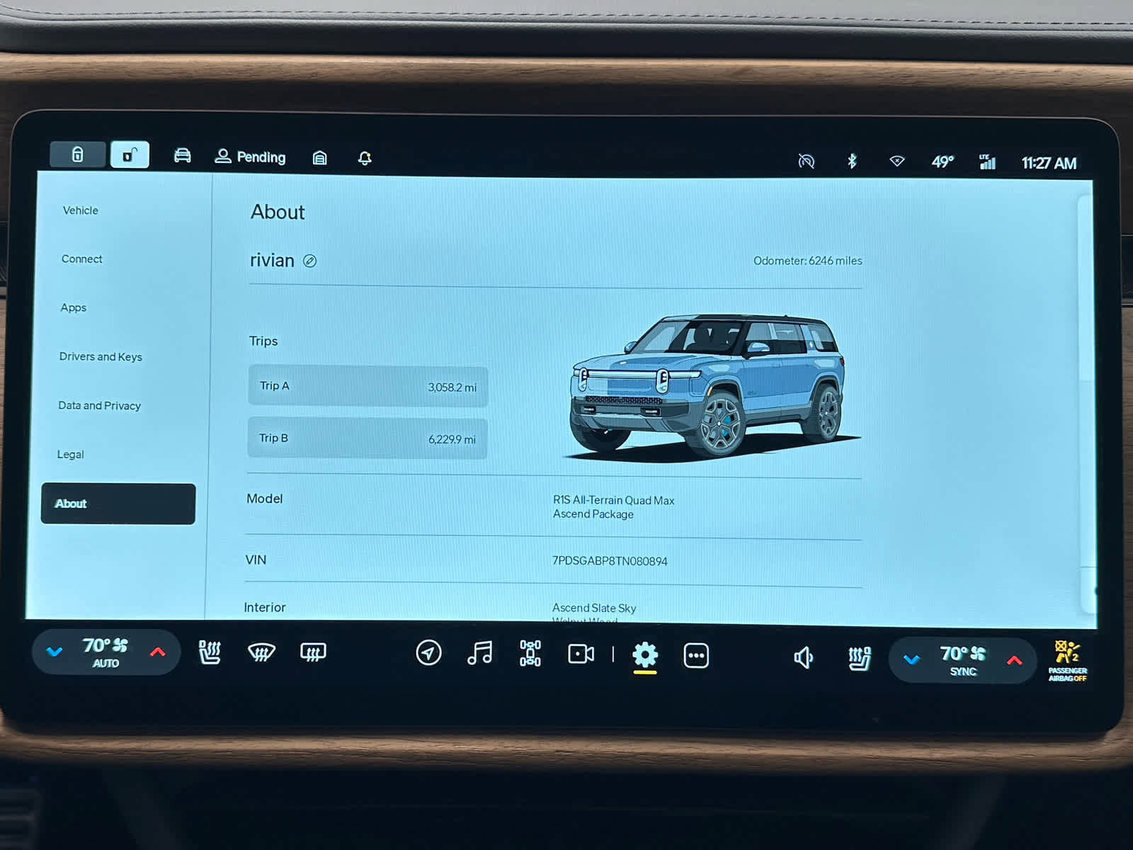 Used 2026 Rivian R1S Premium image 34