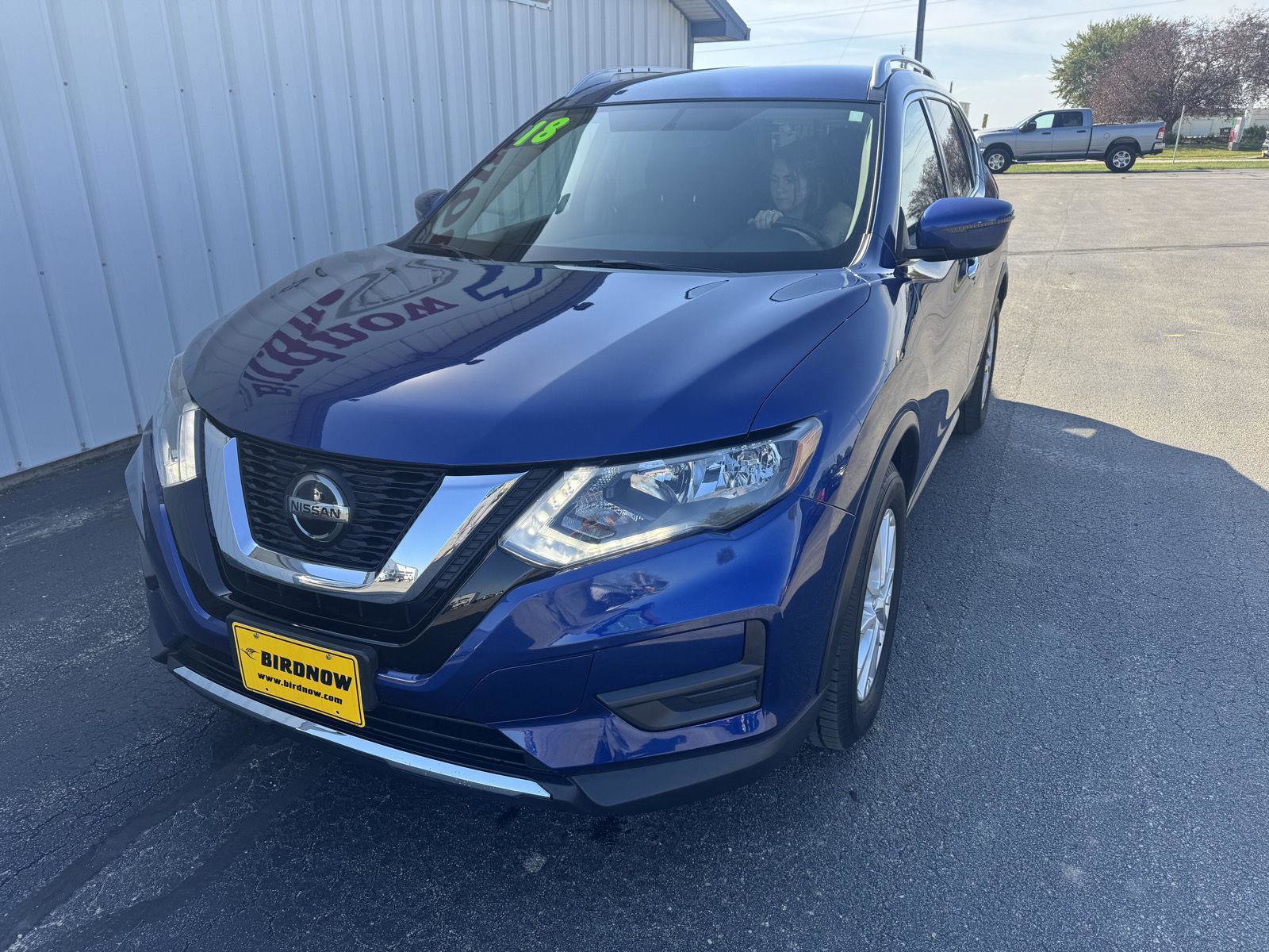 Used 2018 Nissan Rogue SV image 4