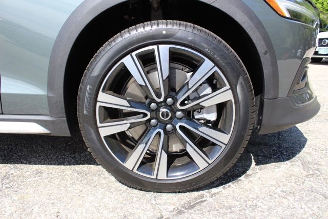 New 2026 Volvo V60 B5 Cross Country Ultra w/ Protection Package Premier AWD/4WD image 9