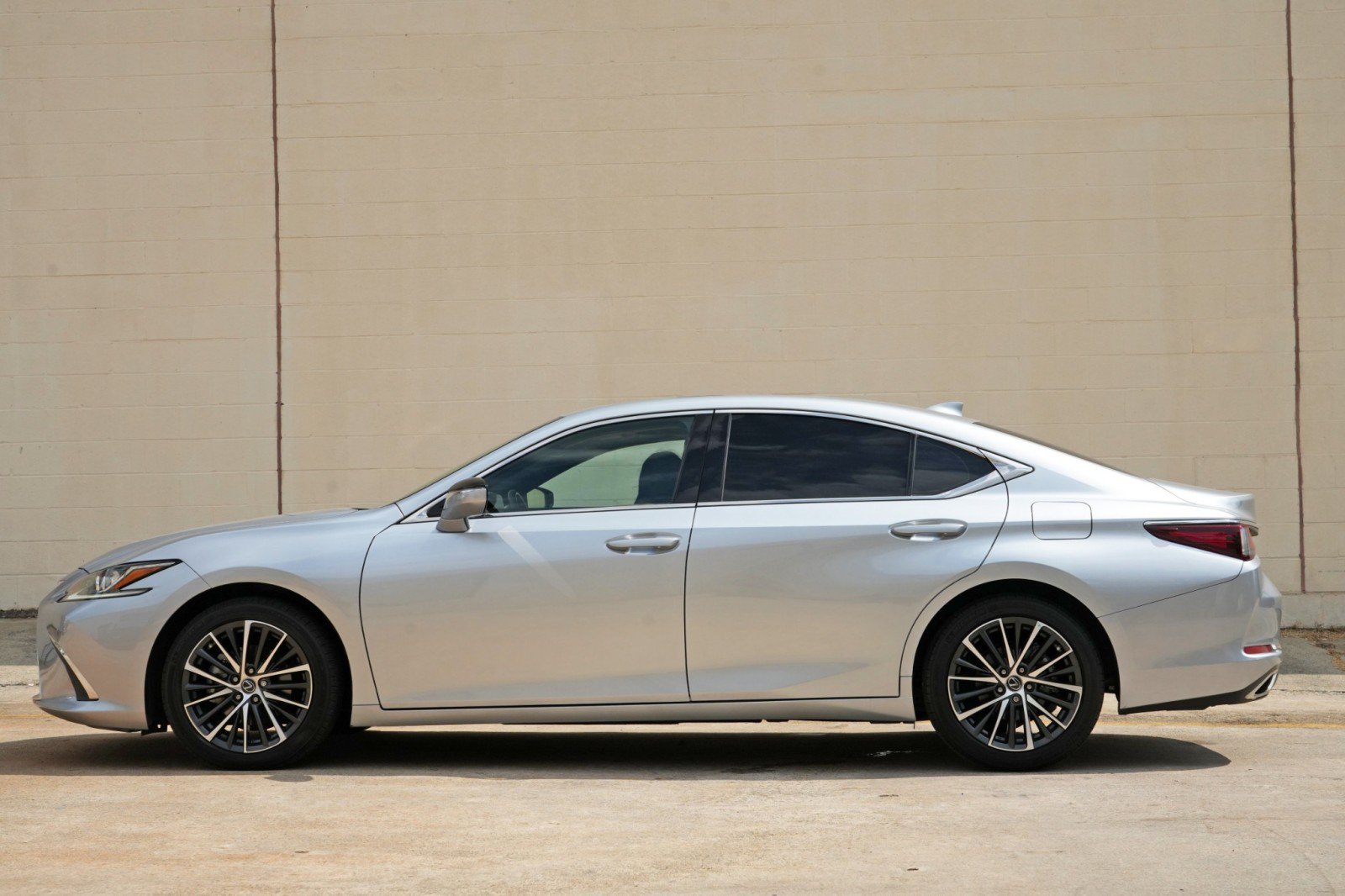 Used 2024 Lexus ES 350 w/ Premium Package FWD image 9
