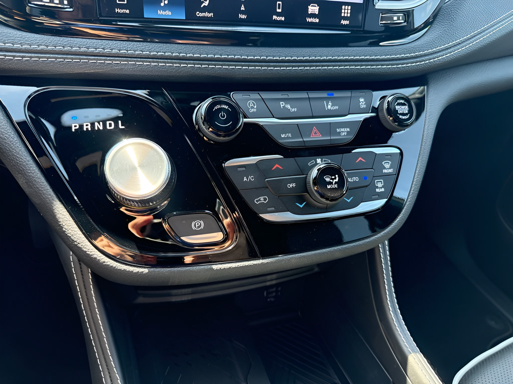 New 2027 Chrysler Pacifica Limited AWD/4WD image 22