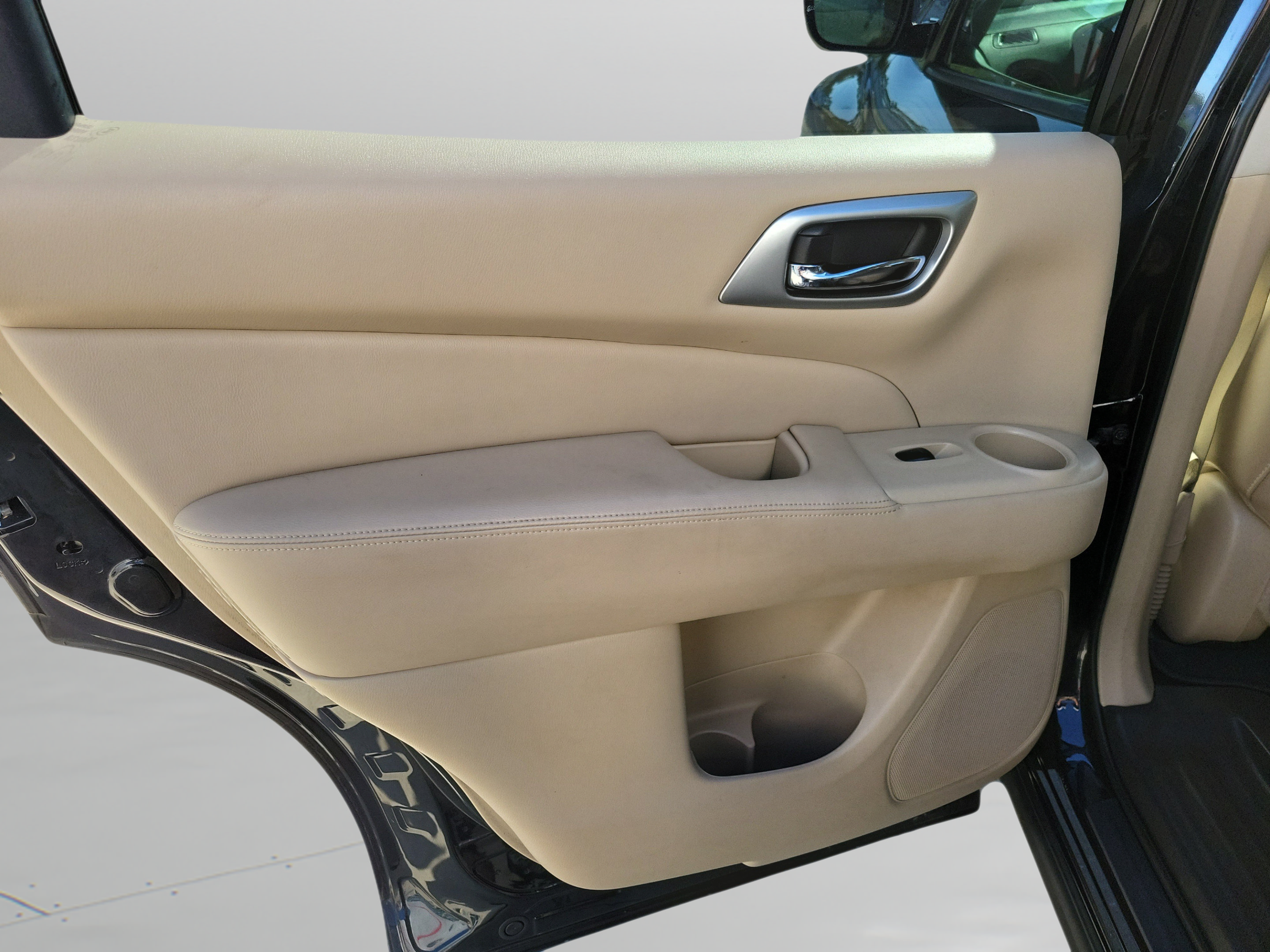 Used 2018 Nissan Pathfinder SL FWD image 25