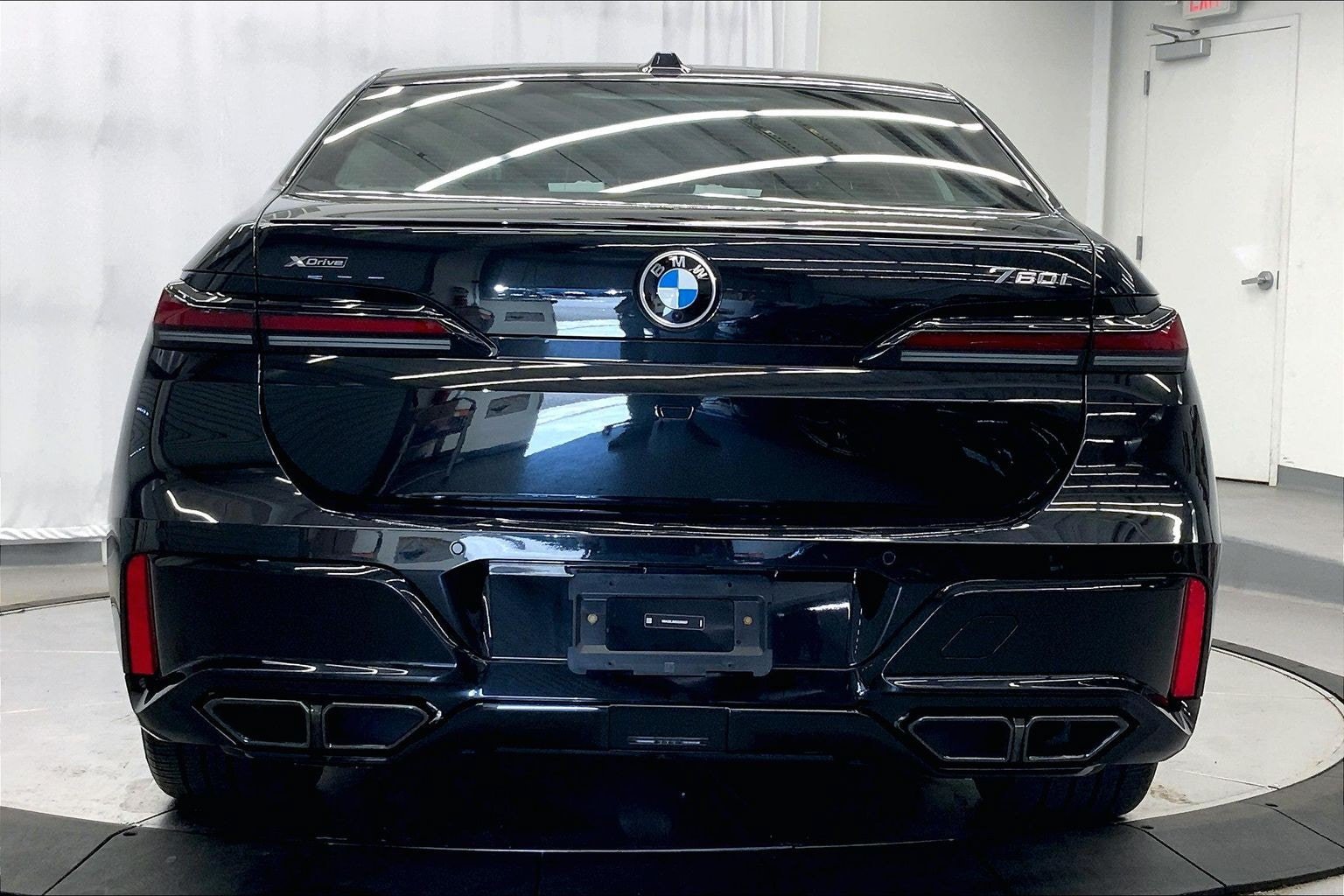 Used 2025 BMW 760i xDrive w/ Premium Package AWD/4WD image 5