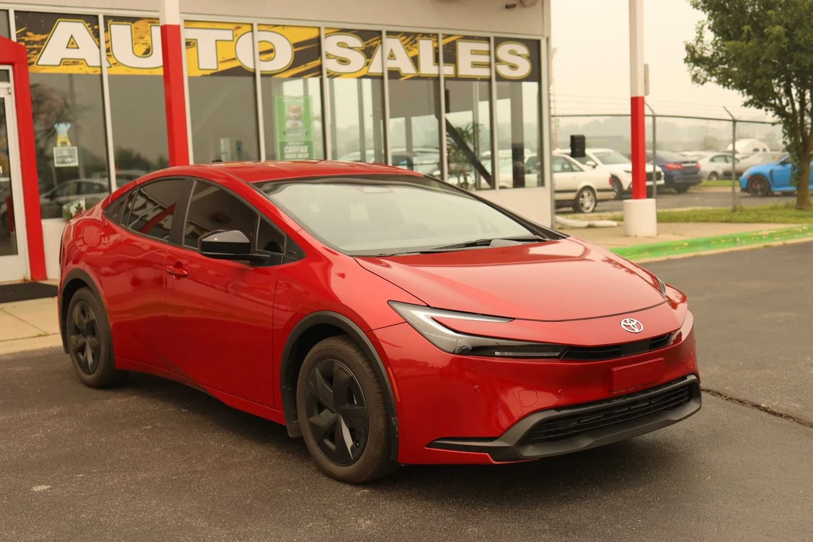 Used 2026 Toyota Prius LE FWD image 3