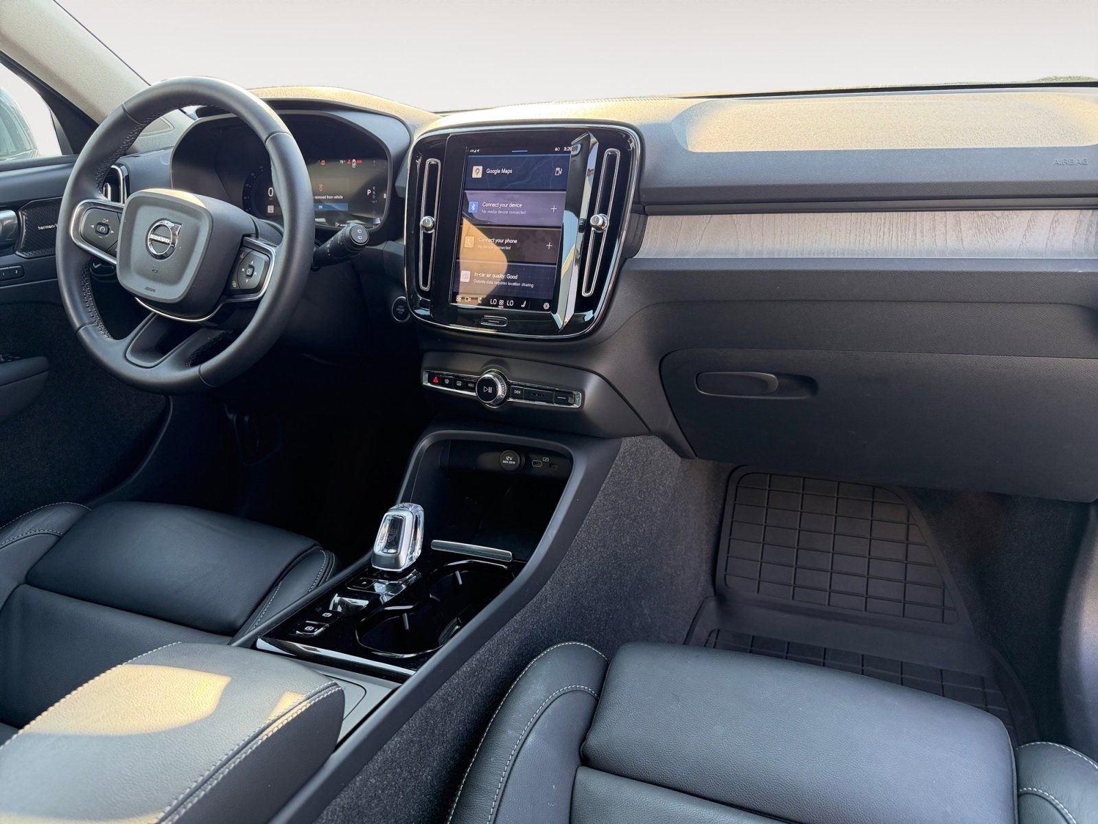 Used 2024 Volvo XC40 B5 Ultimate w/ Protection Package Premier image 10