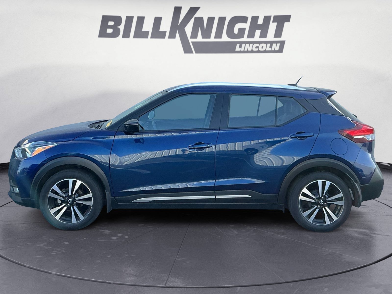 Used 2019 Nissan Kicks SR w/ SR Premium Package FWD image 2