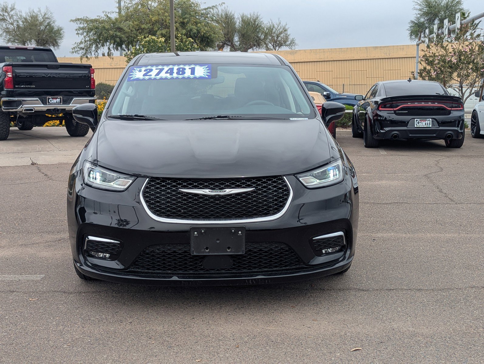 Used 2024 Chrysler Pacifica Select image 8