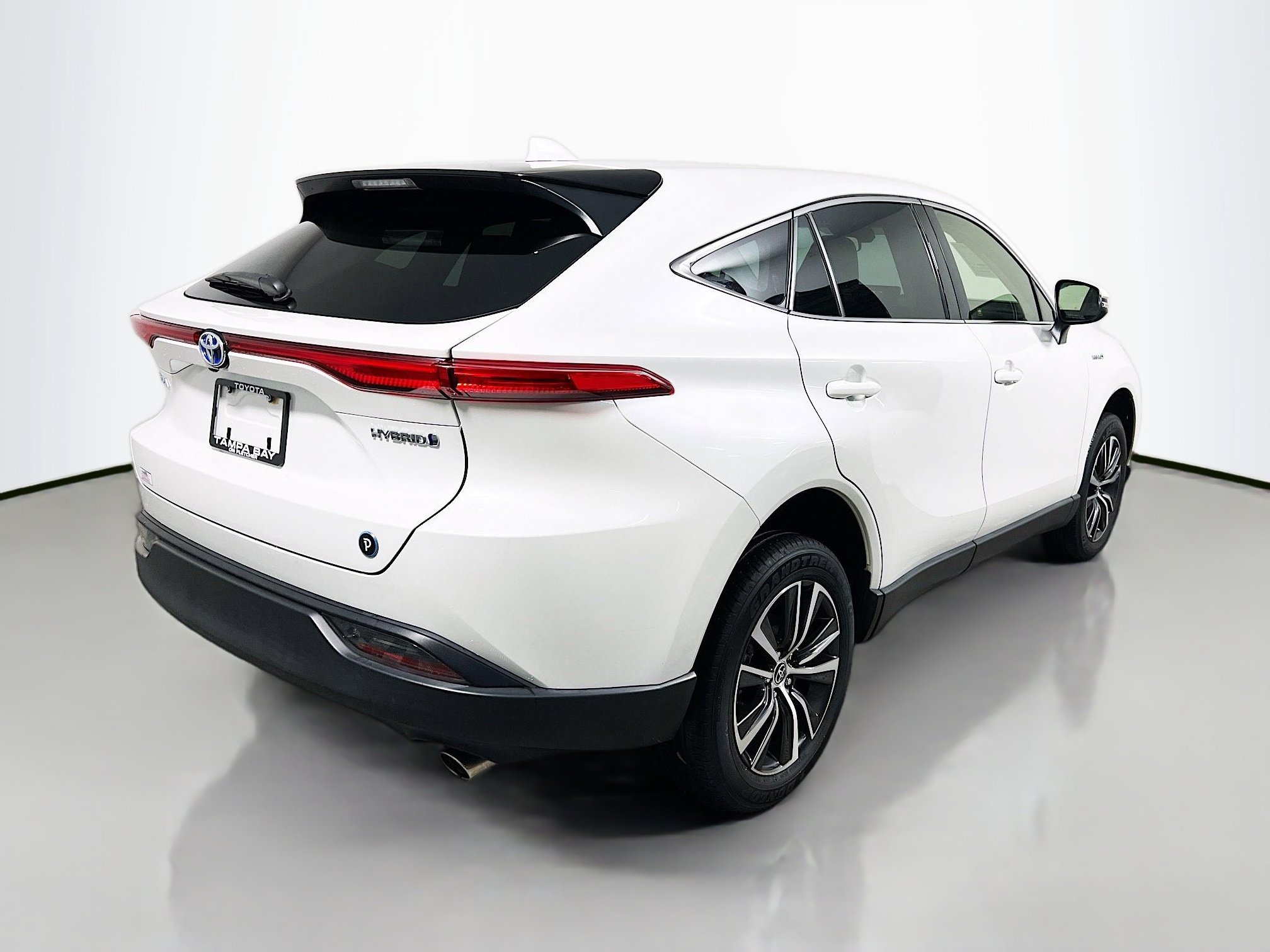 Used 2021 Toyota Venza LE w/ Carpet Mat Package (TMS) image 4