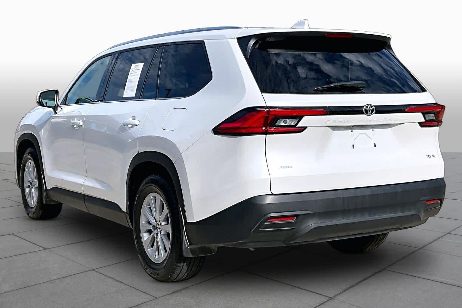 Used 2024 Toyota Grand Highlander AWD image 12