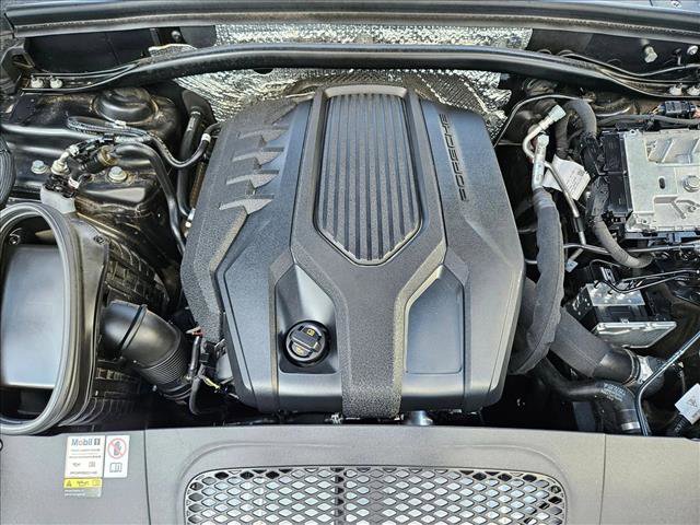 Used 2023 Porsche Macan Turbo image 22