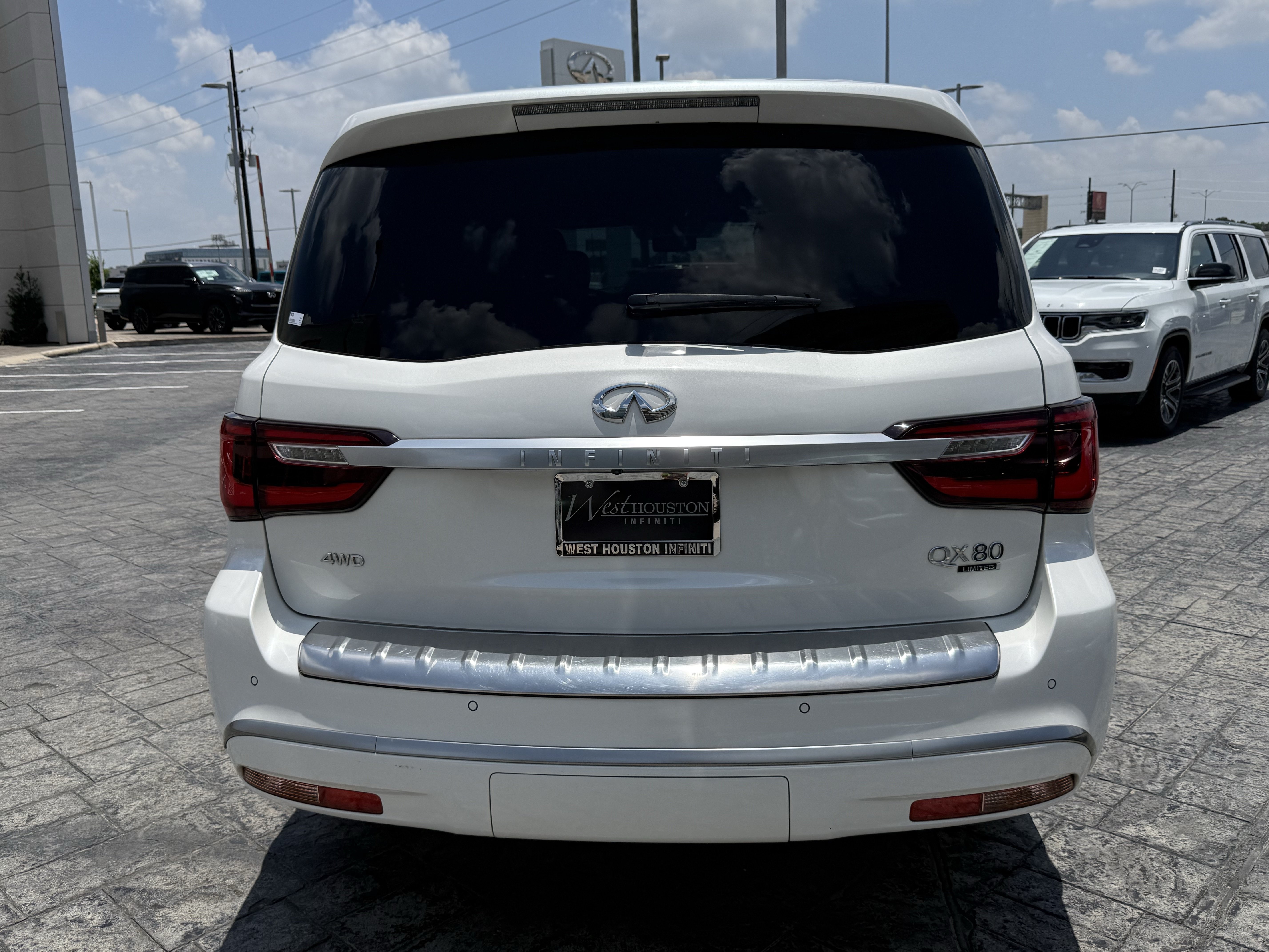 Used 2020 INFINITI QX80 Limited w/ All-Season Package AWD/4WD image 6