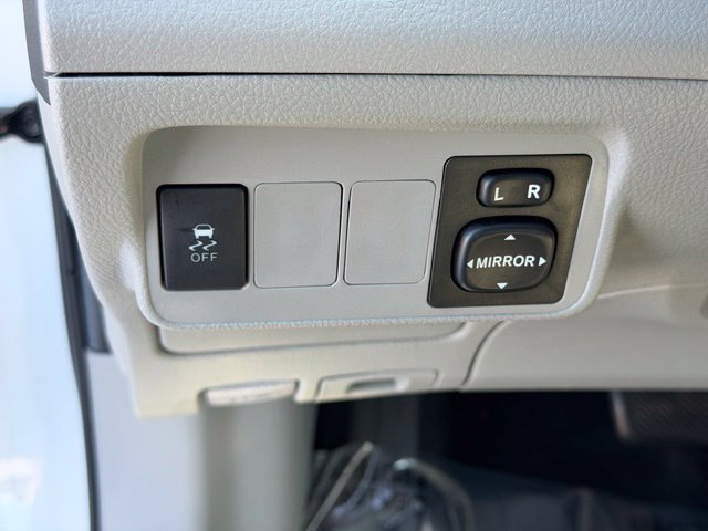 Used 2013 Toyota Corolla LE FWD image 16
