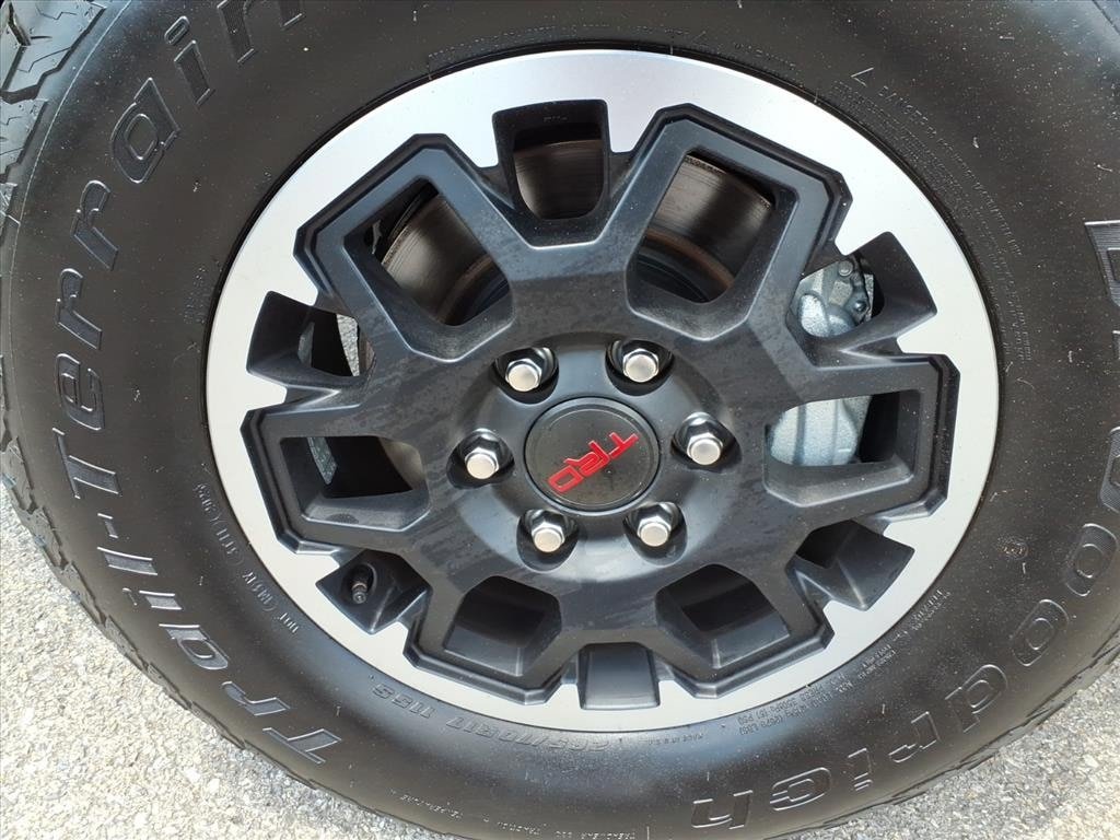 Used 2025 Toyota Tacoma TRD Off-Road AWD/4WD image 10