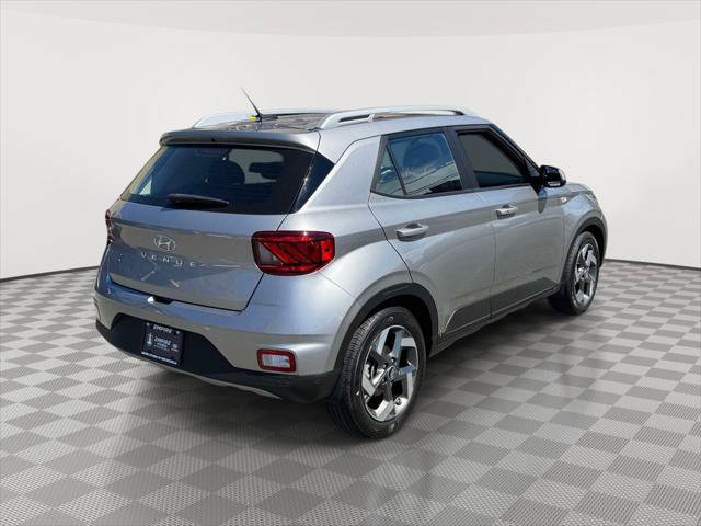 Used 2024 Hyundai Venue SEL FWD image 6