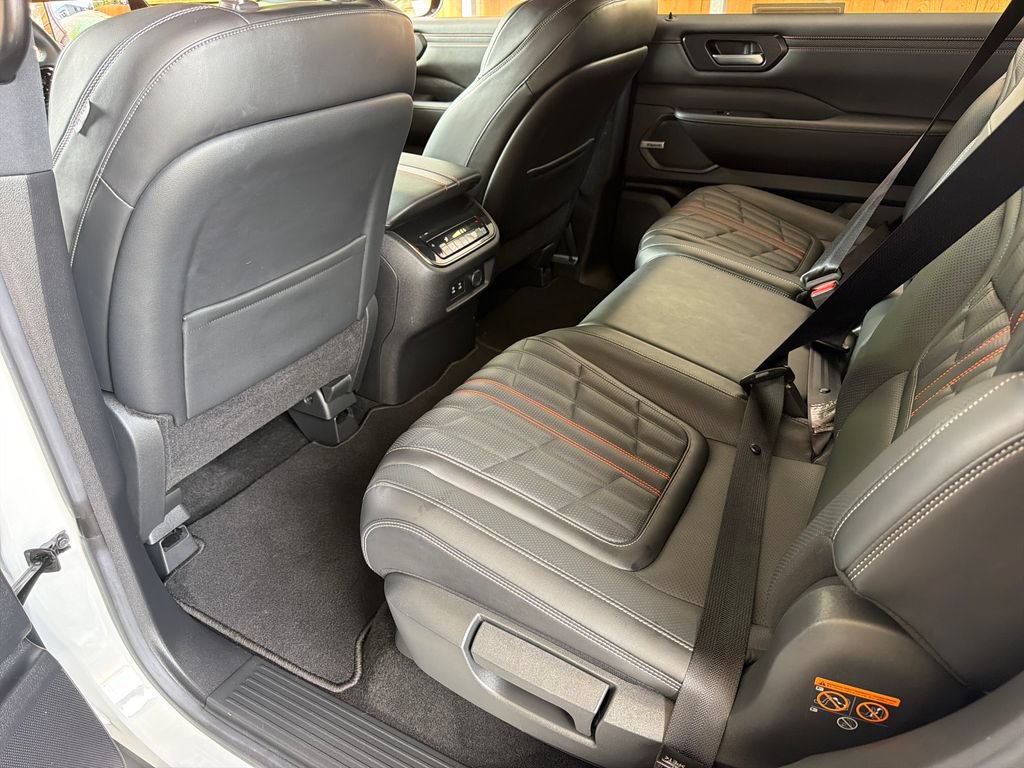 Used 2025 Nissan Armada PRO-4X AWD/4WD image 33