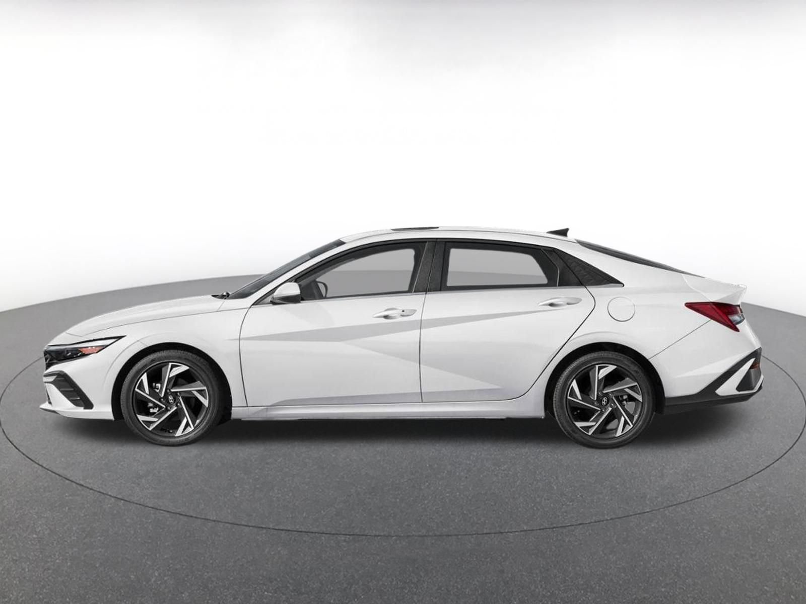 Used 2025 Hyundai Elantra SEL FWD image 3