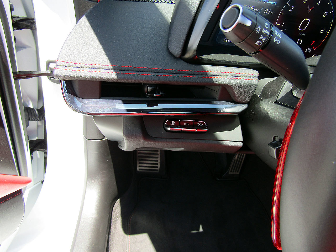Used 2024 Chevrolet Corvette Stingray Preferred Conv w/ Z51 Performance Package RWD image 15