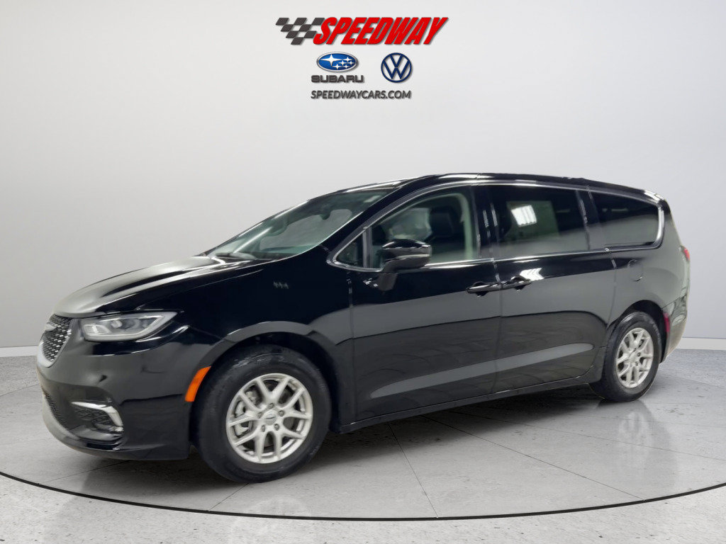Used 2024 Chrysler Pacifica Touring-L FWD image 11