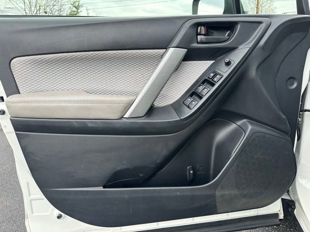 Used 2017 Subaru Forester 2.5i Premium image 14