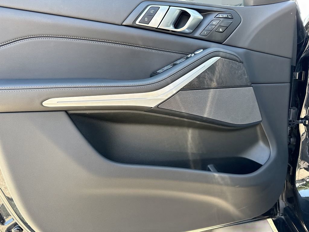 Used 2023 BMW X7 xDrive40i w/ Premium Package image 22