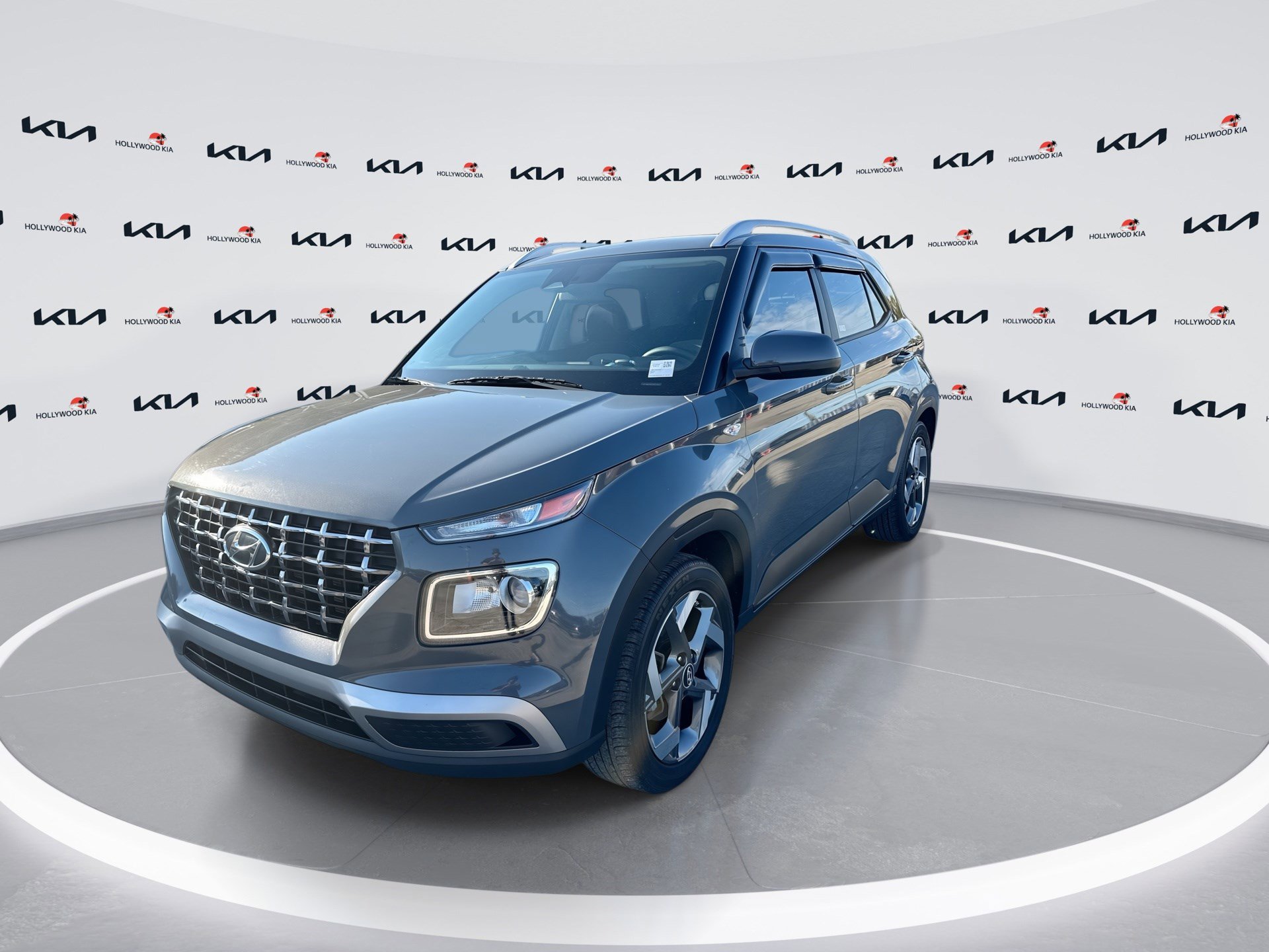 Used 2024 Hyundai Venue SEL image 4