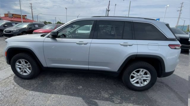 Used 2023 Jeep Grand Cherokee Laredo w/ Luxury Tech Group I AWD/4WD image 7