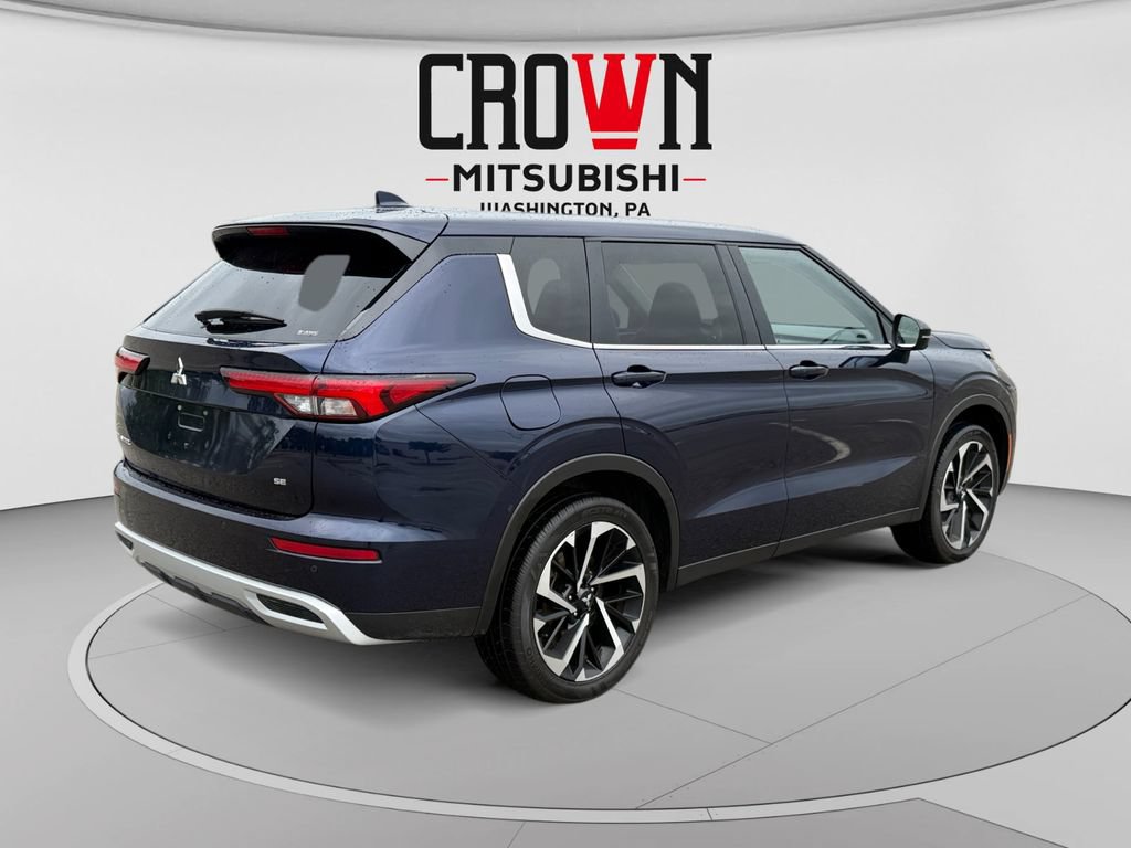 Used 2024 Mitsubishi Outlander SE AWD/4WD image 3
