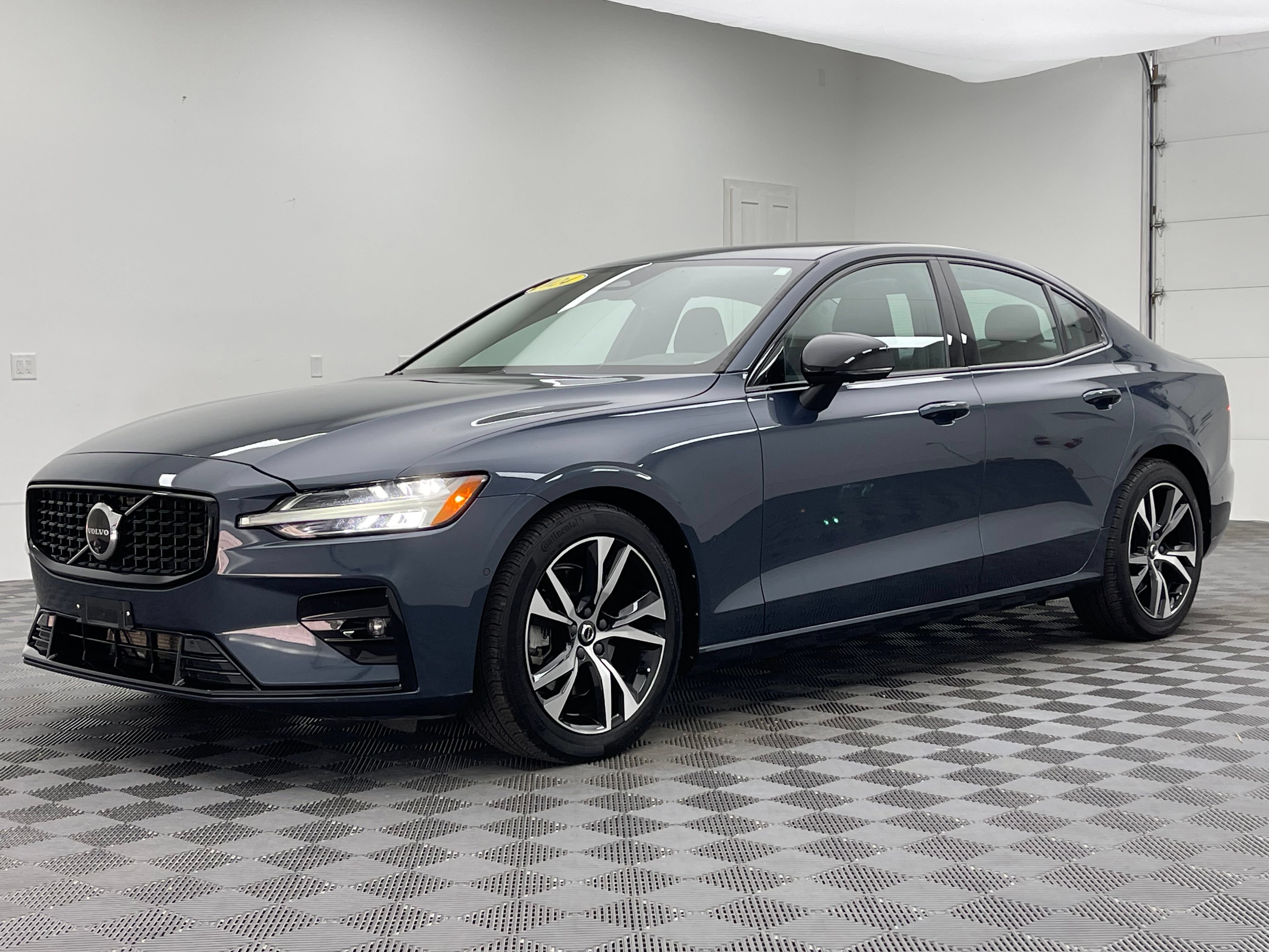 Used 2024 Volvo S60 B5 Plus AWD/4WD image 2