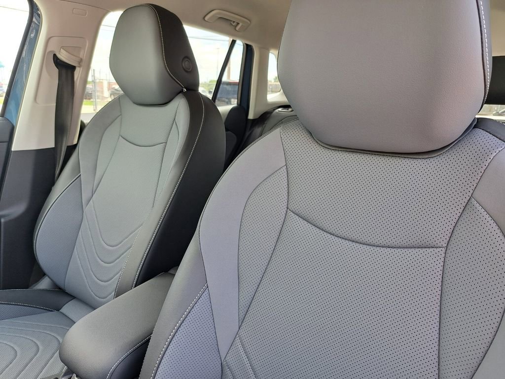 New 2026 Volkswagen Tiguan SE FWD image 17