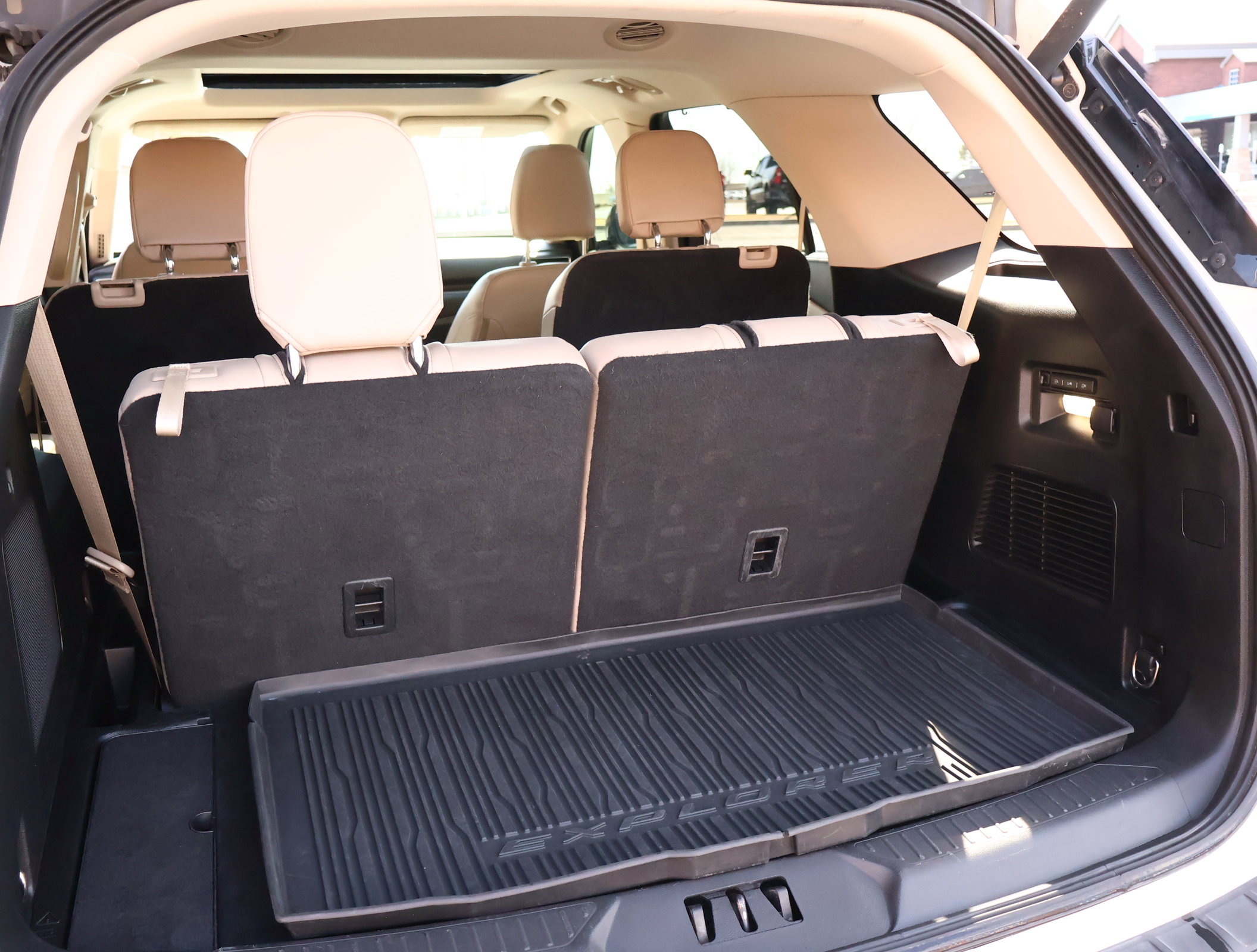 Used 2022 Ford Explorer Limited w/ Equipment Group 301A image 27