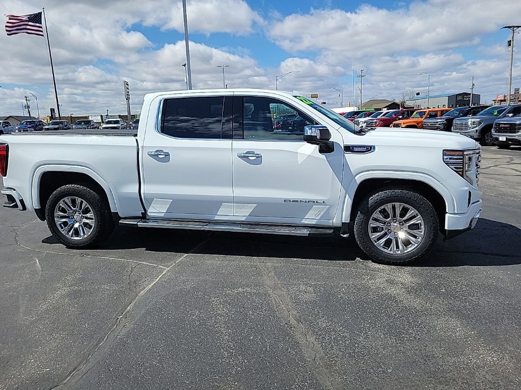 Used 2022 GMC Sierra 1500 Denali w/ Technology Package AWD/4WD image 4