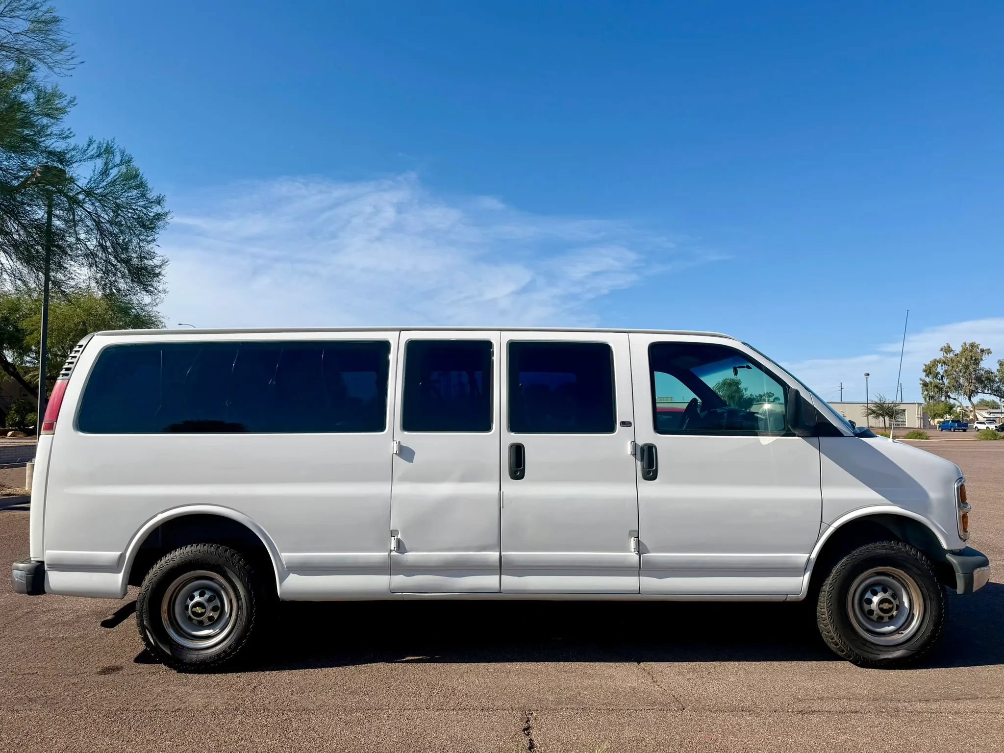 Used 2002 Chevrolet Express 3500 Extended Passenger w/ LS Preferred Equipment Group RWD image 4