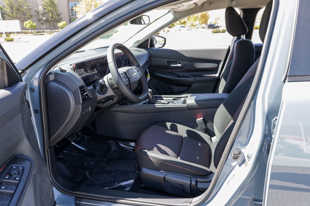 New 2027 Nissan Sentra SR FWD image 15