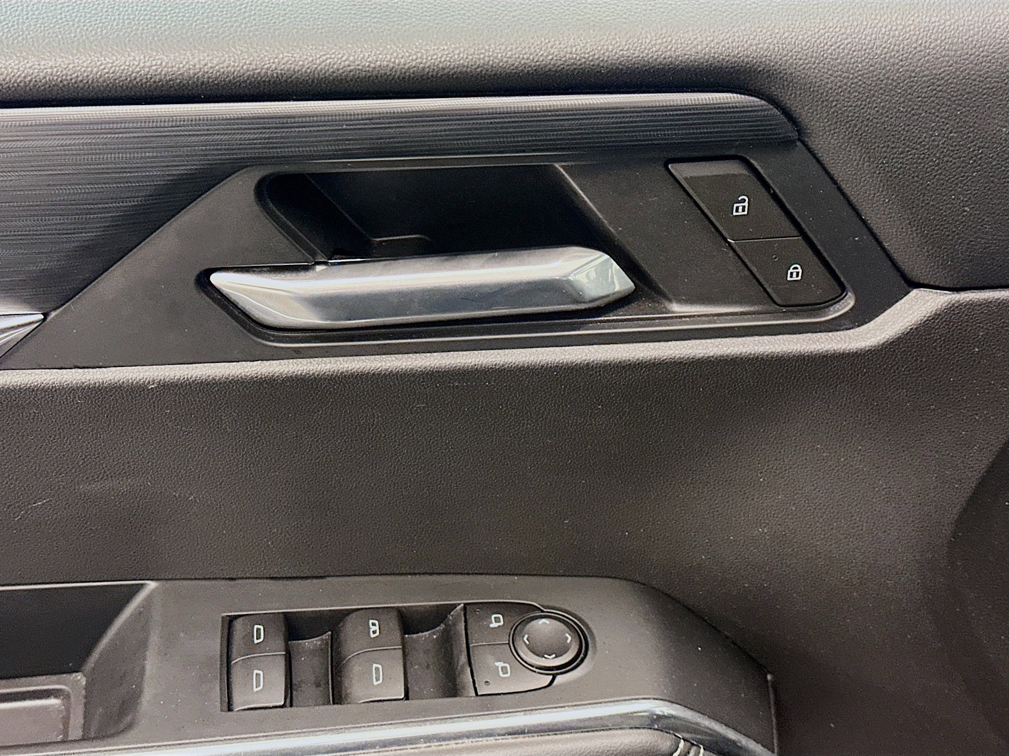 Used 2025 GMC Acadia Elevation image 15