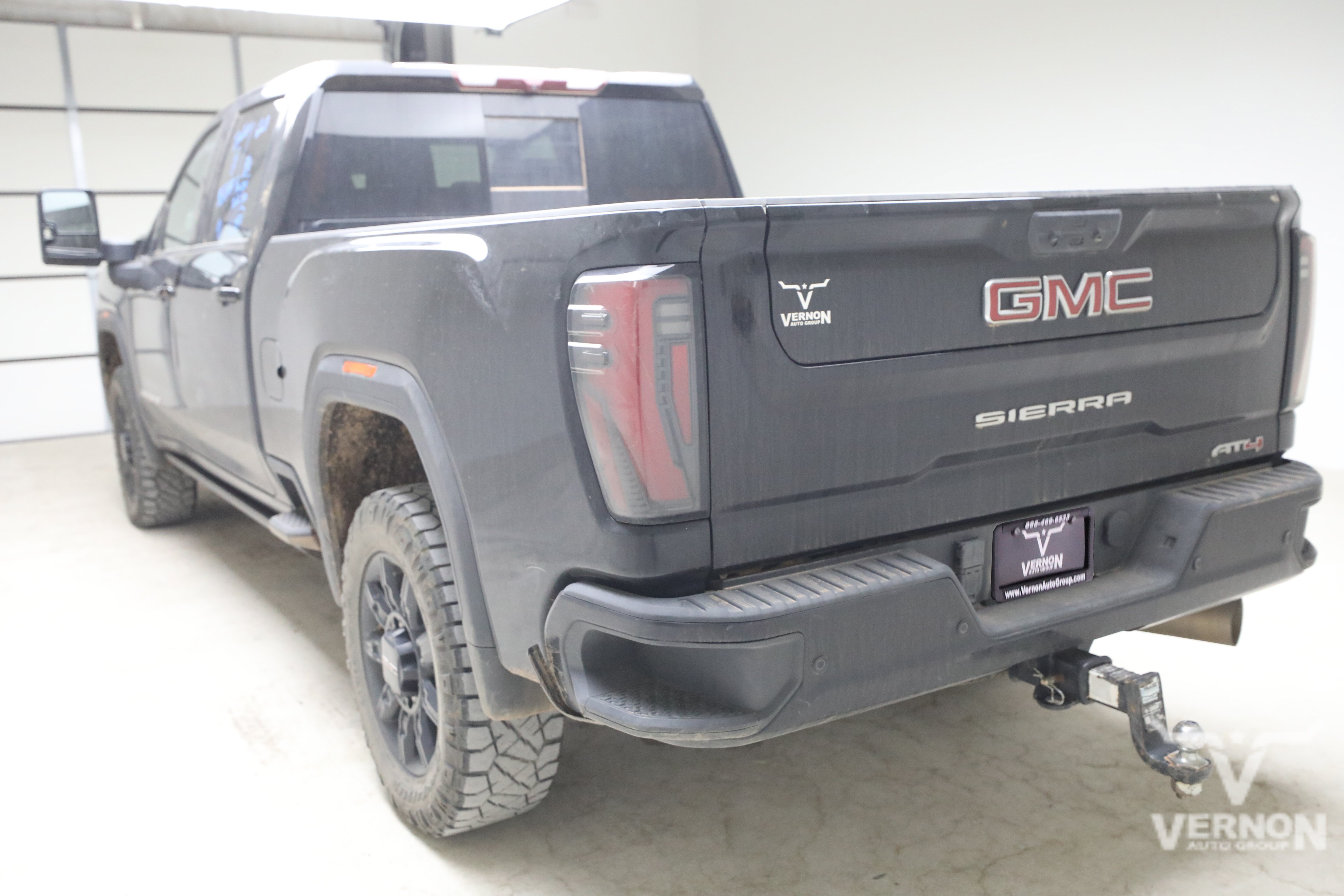Used 2024 GMC Sierra 2500 AT4 w/ AT4 Preferred Package AWD/4WD image 2
