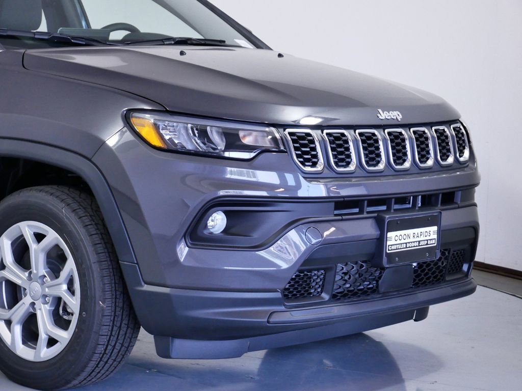 Used 2024 Jeep Compass Latitude image 3