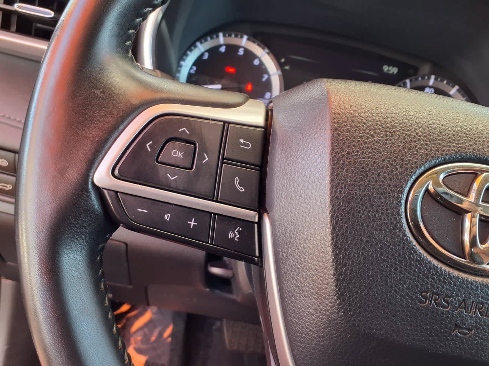 Used 2024 Toyota Highlander XLE FWD image 23