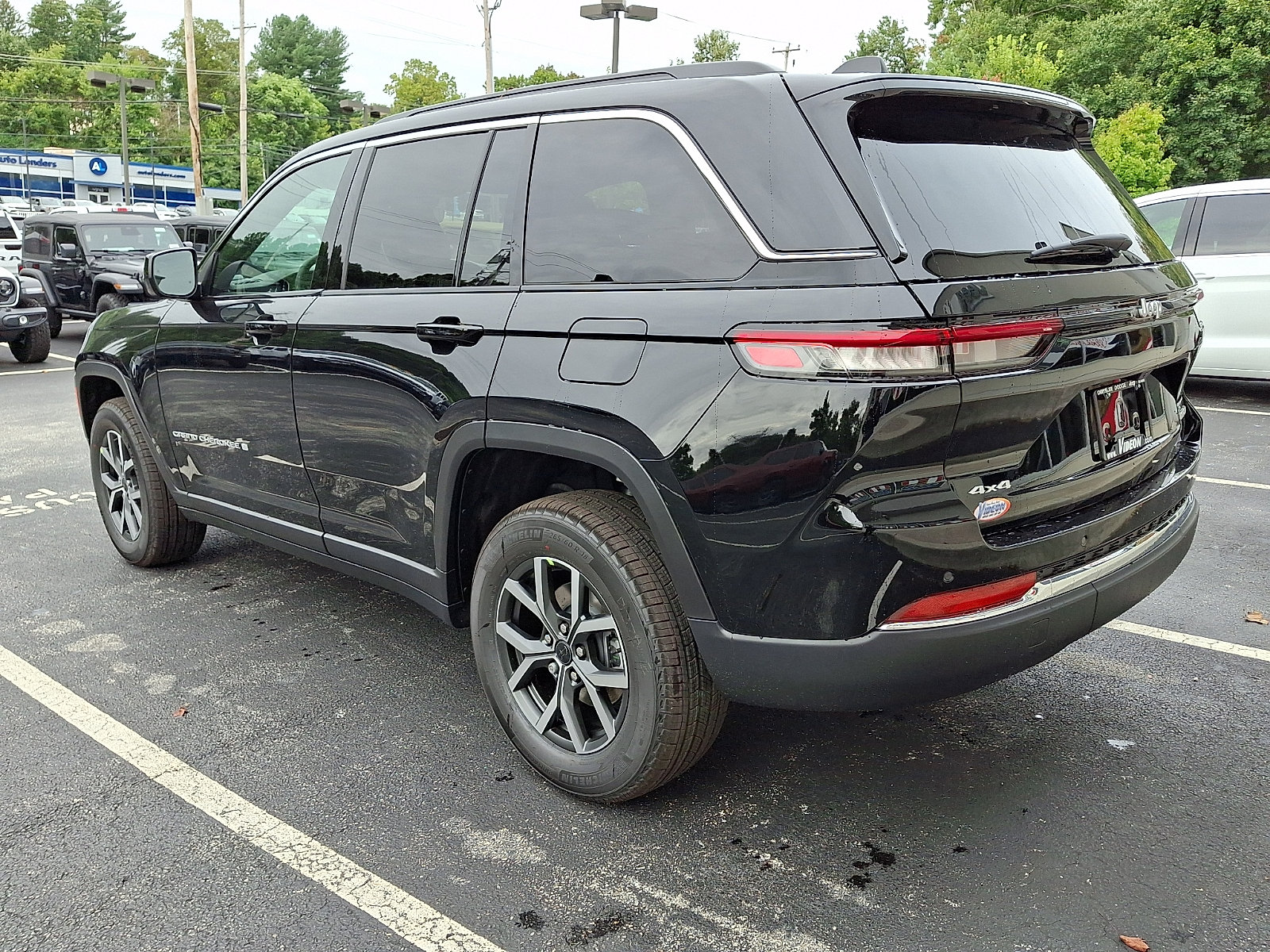 New 2027 Jeep Grand Cherokee Laredo X AWD/4WD image 4