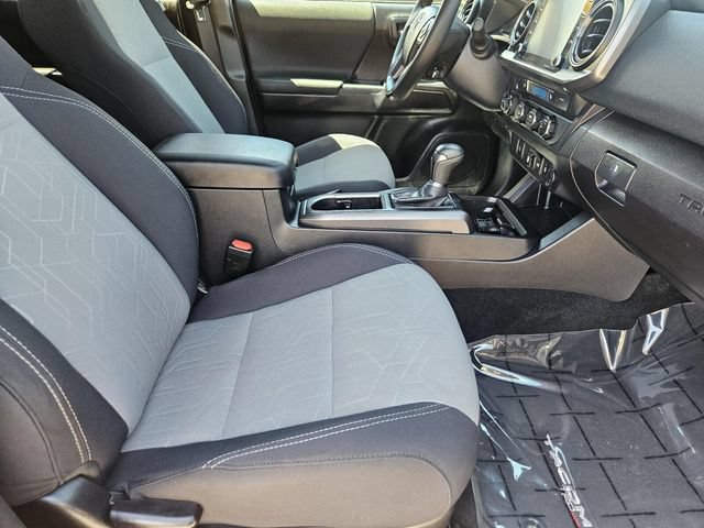 Used 2020 Toyota Tacoma TRD Sport AWD/4WD image 16