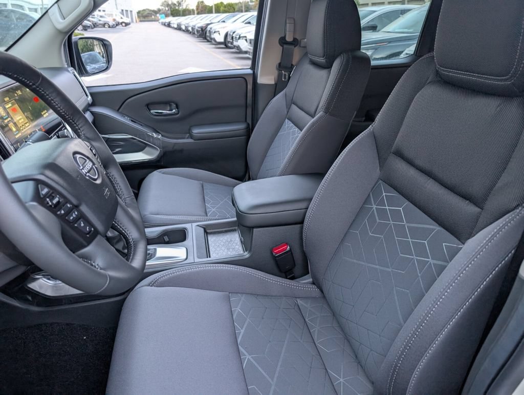 New 2025 Nissan Frontier SV w/ SV Convenience Package RWD image 6