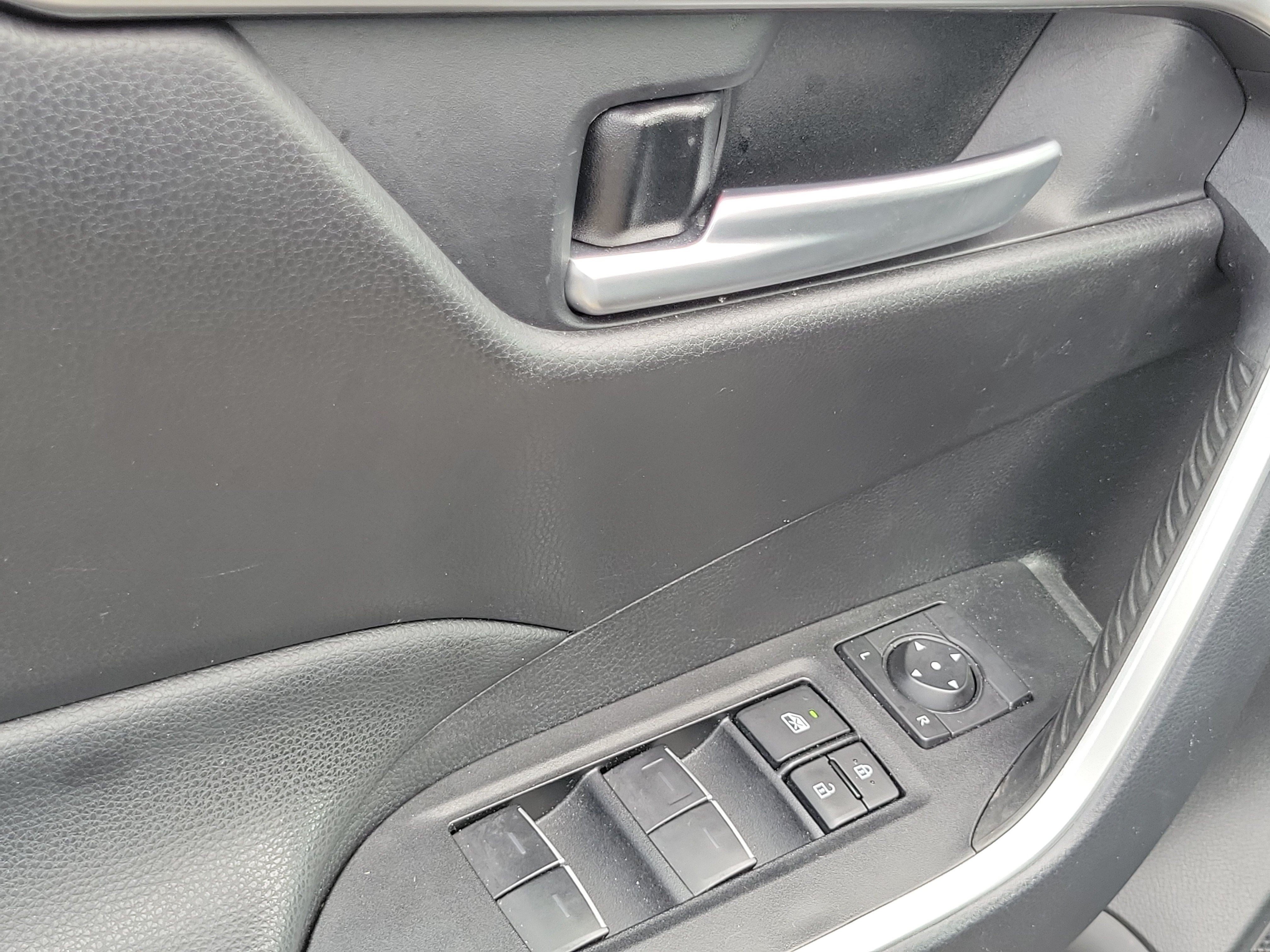 Used 2025 Toyota RAV4 XLE Premium FWD image 21