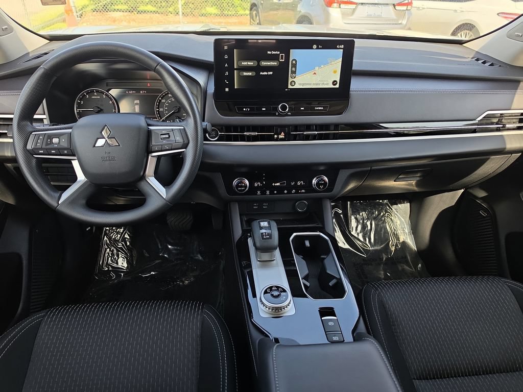 Used 2025 Mitsubishi Outlander ES FWD image 7