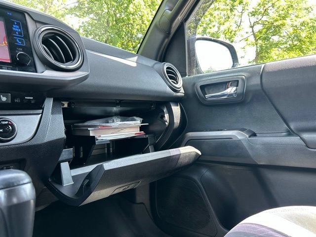 Used 2016 Toyota Tacoma TRD Off-Road w/ Premium & Technology Package AWD/4WD image 66