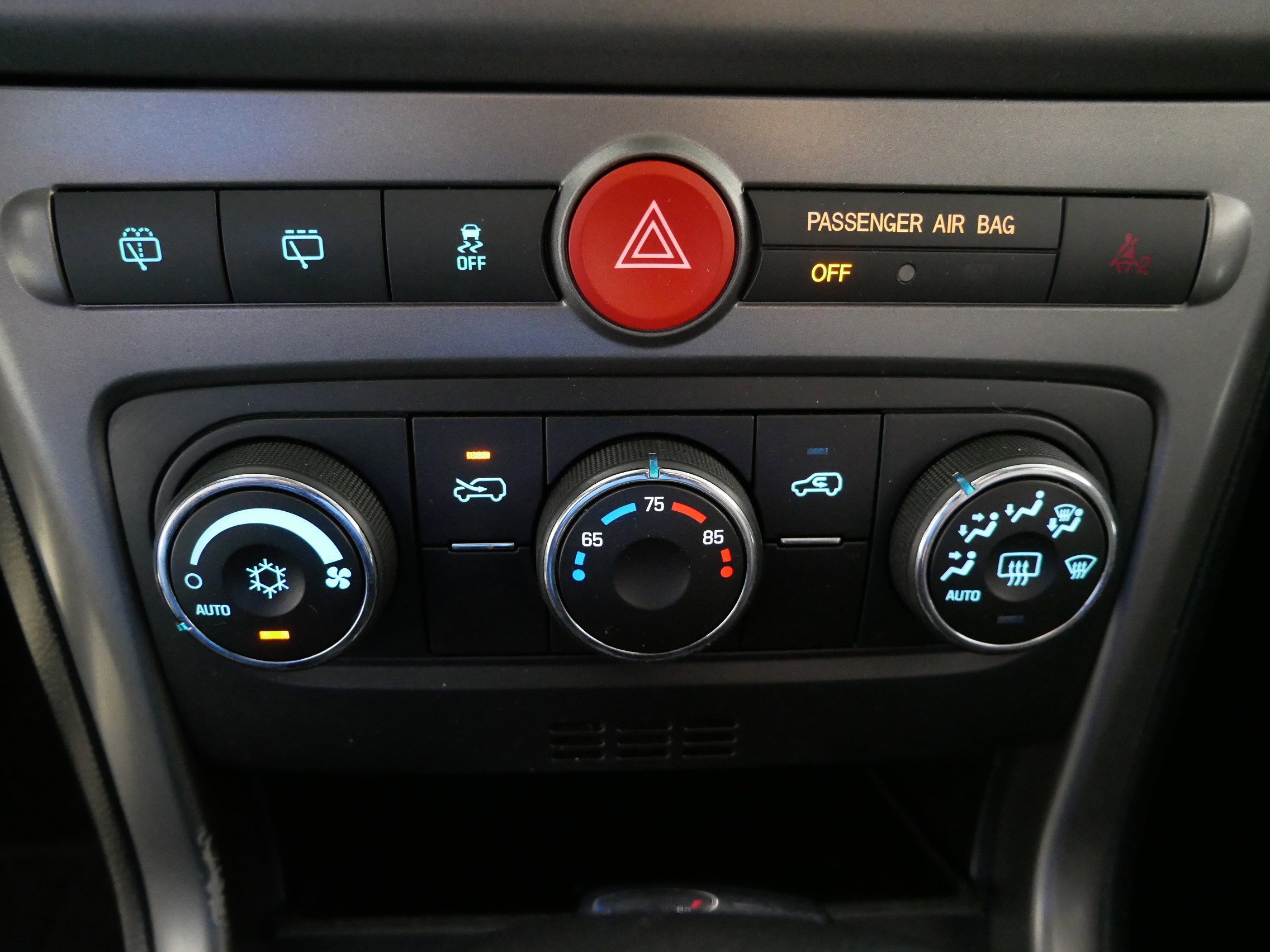 Used 2014 Chevrolet Captiva Sport LT FWD image 23