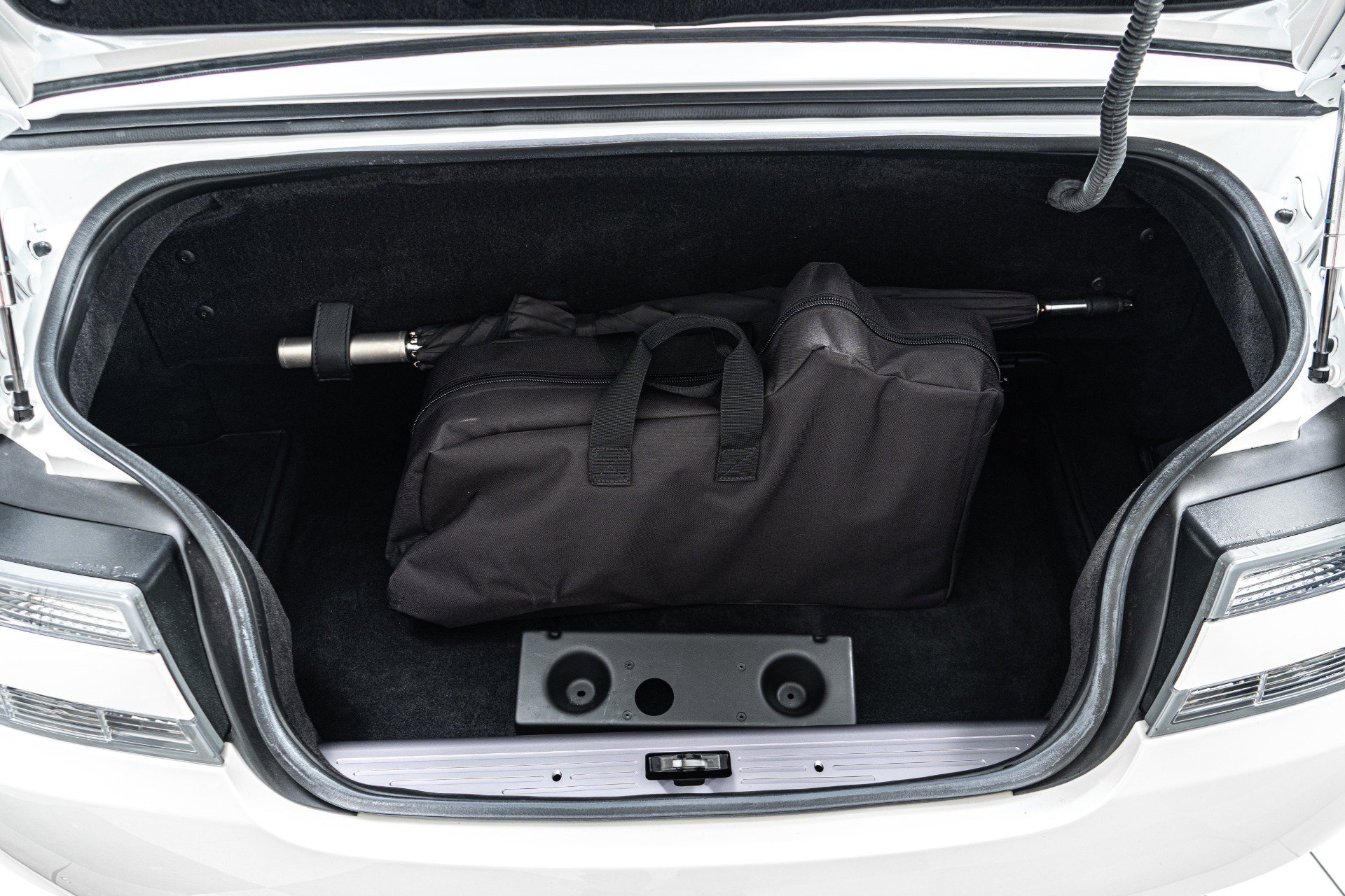 Used 2014 Aston Martin DB9 Volante -Very Low Miles, Pearl image 19