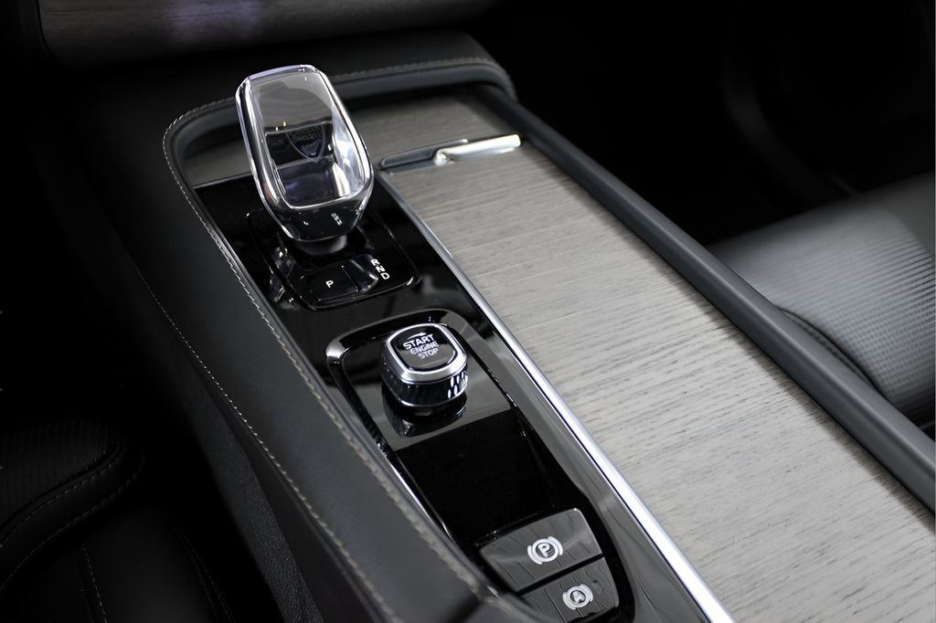 Used 2023 Volvo XC90 B6 Ultimate w/ Lounge Package image 23