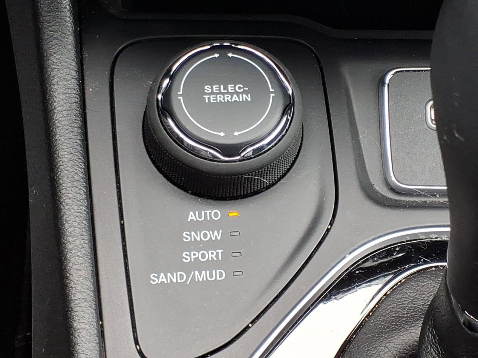 Used 2020 Jeep Cherokee Limited AWD/4WD image 24