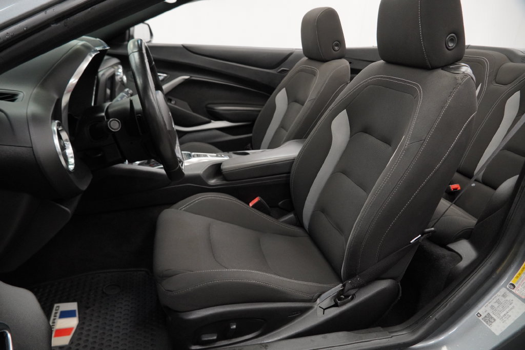 Certified 2020 Chevrolet Camaro LT RWD image 4